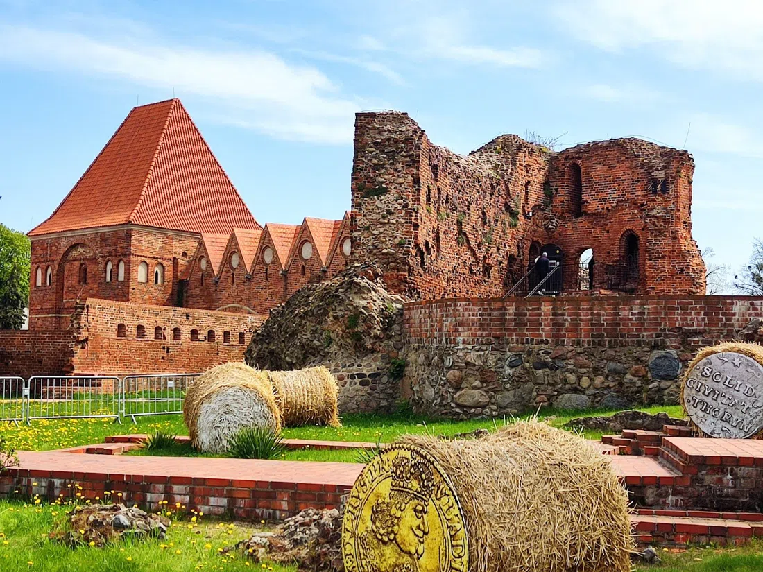 Ruins of the Teutonic Castle (Ruiny Zamku Krzyżackiego / Centrum Kulturalno-Kongresowe "Zamek Krzyżacki"), Torun